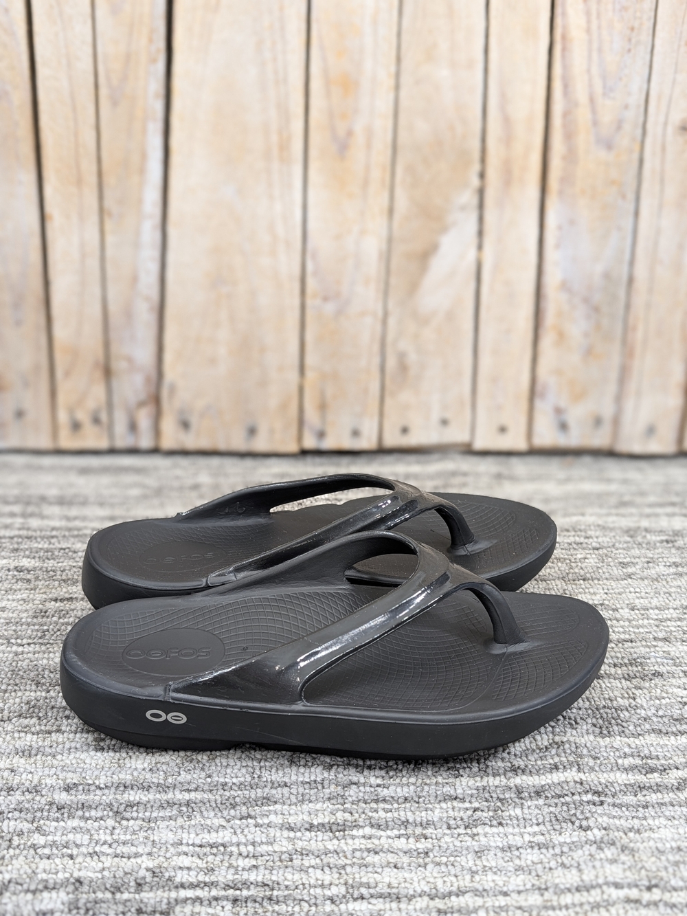 OOFOS: OOlala Women's Black Recovery Flip Flops - Size 8